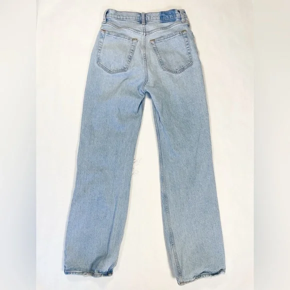 Abercrombie & Fitch High Rise The ‘90s Relaxed Distressed Jeans - Picture 2 of 5